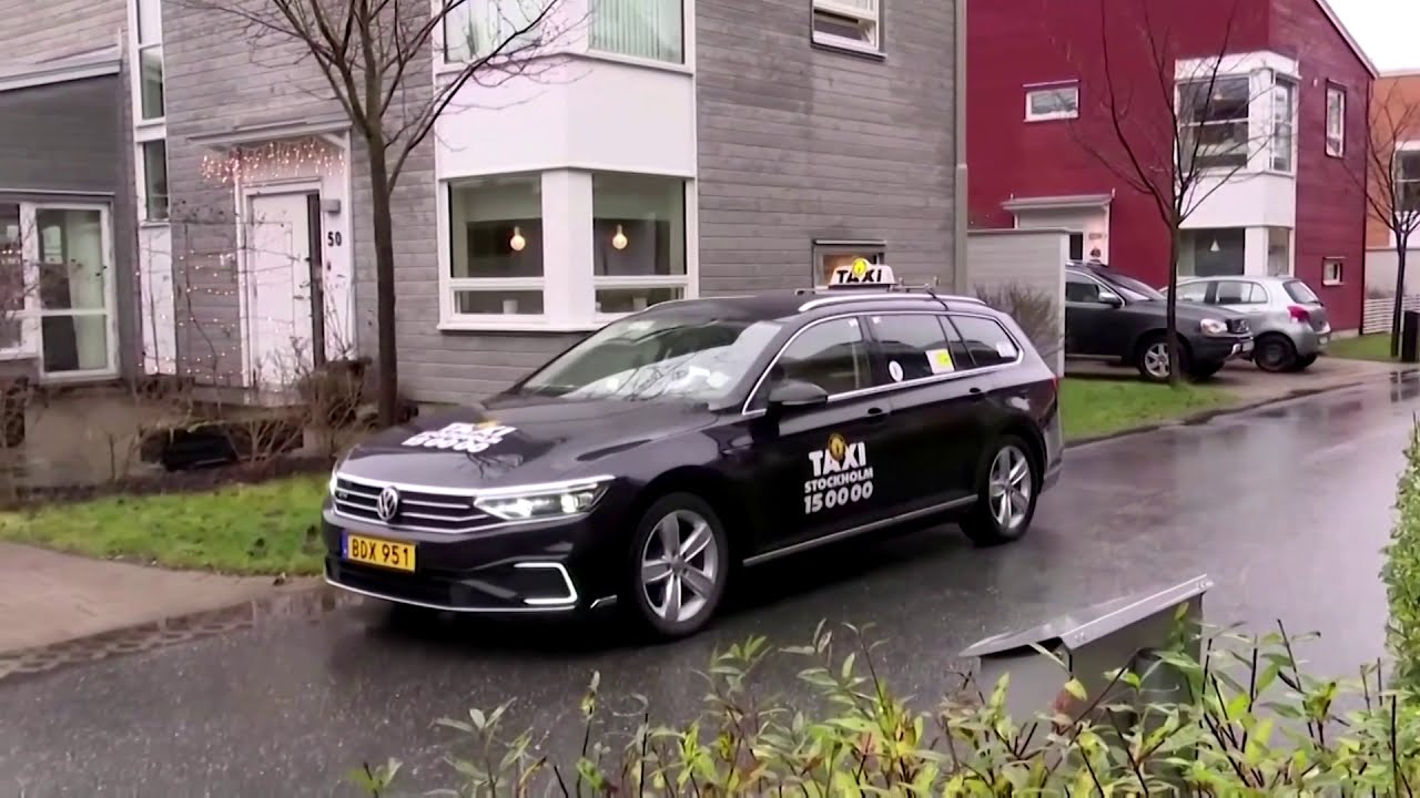 Sweden's 'corona cabbies' in testing driving seat
