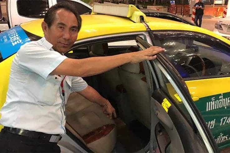 Thai cab driver Veeraphol Klamsiri points out location of missing money bag