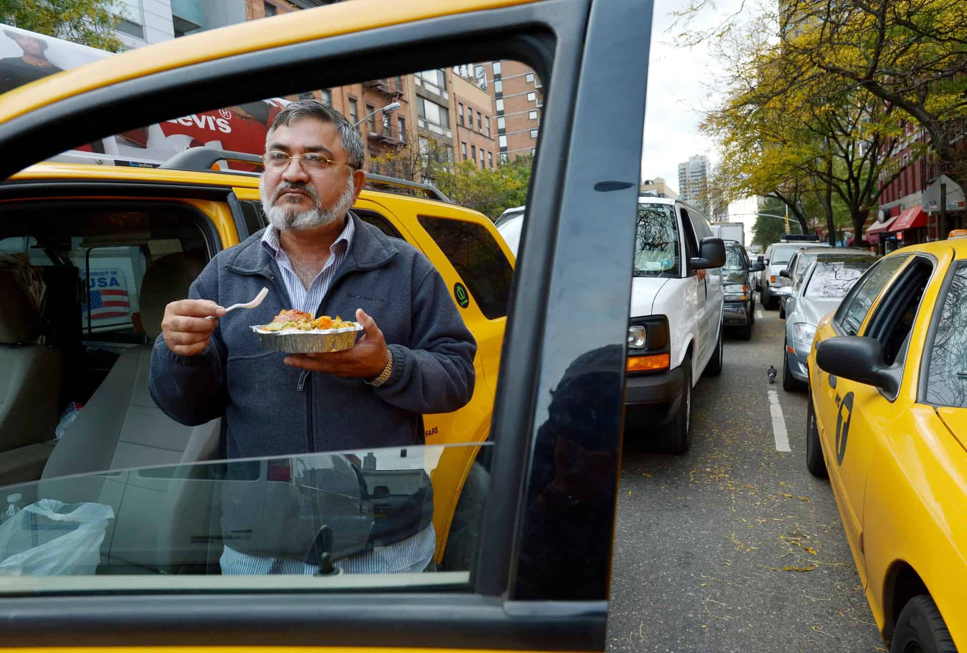 Restaurant gives taxi drivers free meals for safely getting their customers home (Canada)