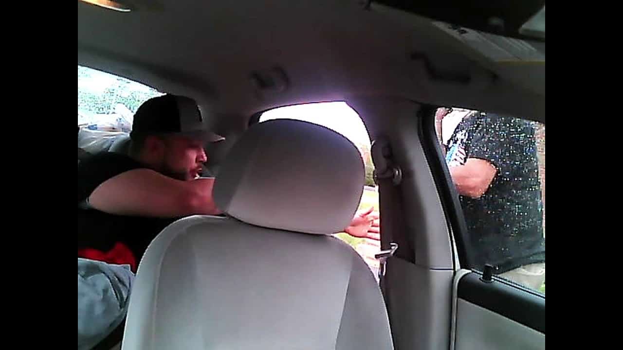 Taxi driver held at gunpoint after telling the passenger his fare (Kansas, USA)