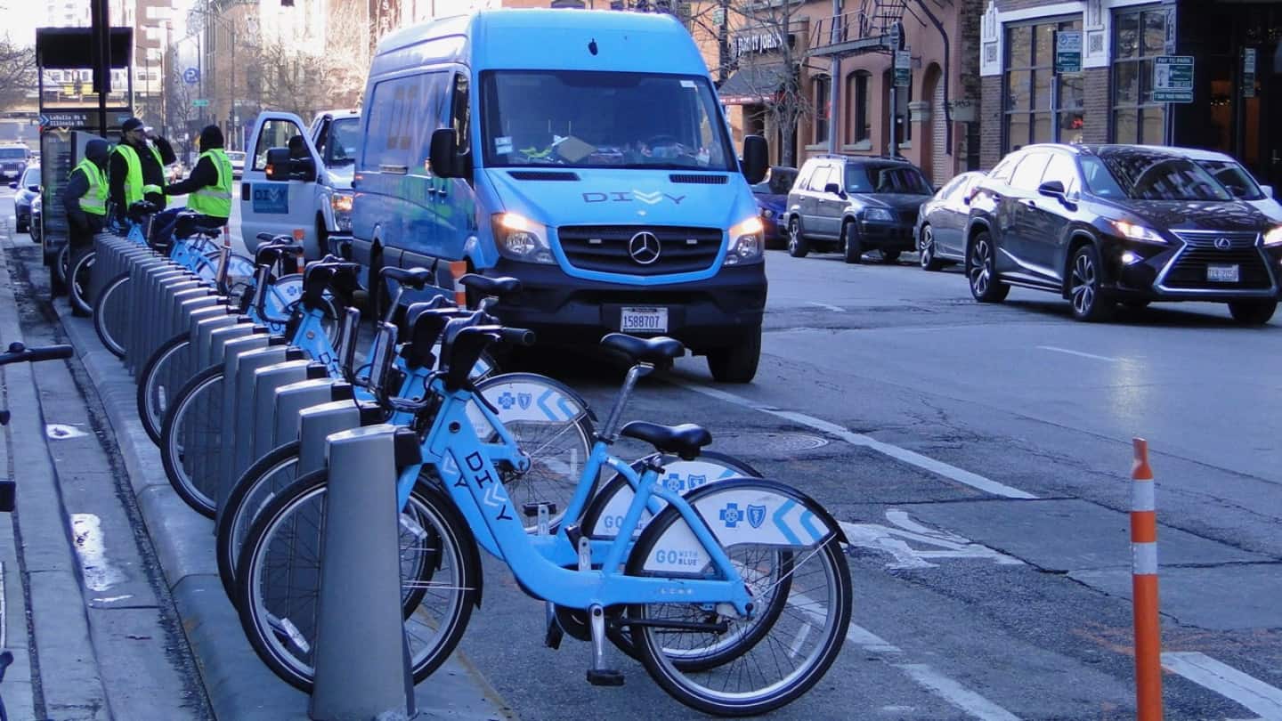 Uber accuses Chicago of ‘backroom monopoly’ over exclusive bike-share deal with Lyft