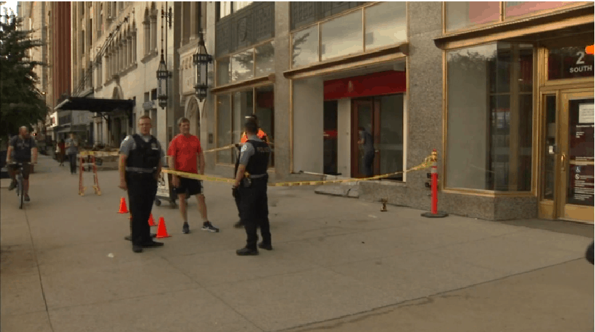 Taxi crashes into a Bank of America (Chicago, USA)