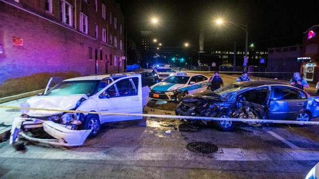 3 injured in multi-vehicle crash after driver tries to flee from traffic stop (Chicago, IL)