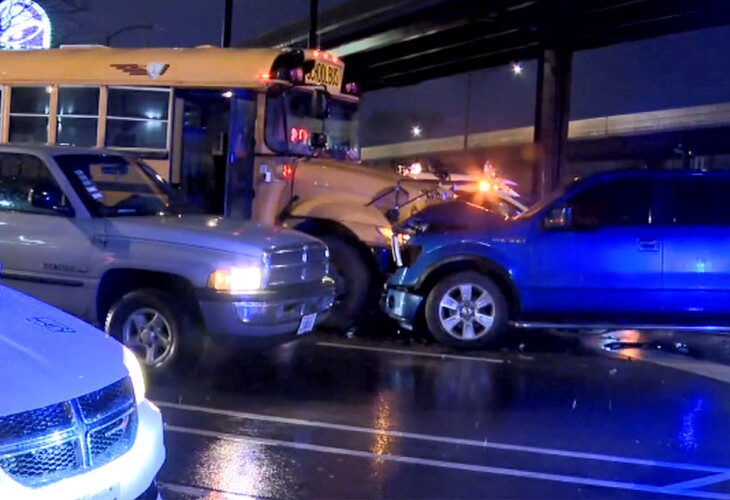 Car crash involving school bus and taxi leaves 4 injured (Chicago, IL)