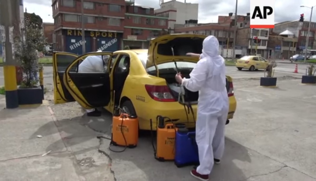 Taxi drivers become a disinfection squad in Colombia