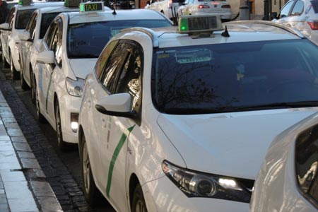 Andalusia’s taxi drivers make their services more competitive to compete with Uber and Cabify