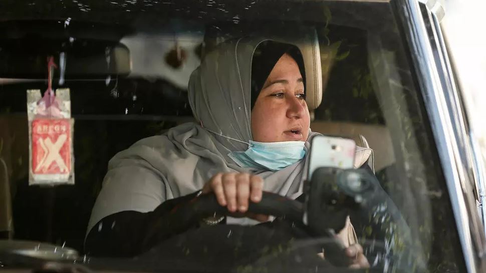 Palestinian mother of 5 becomes Gaza’s first woman taxi driver