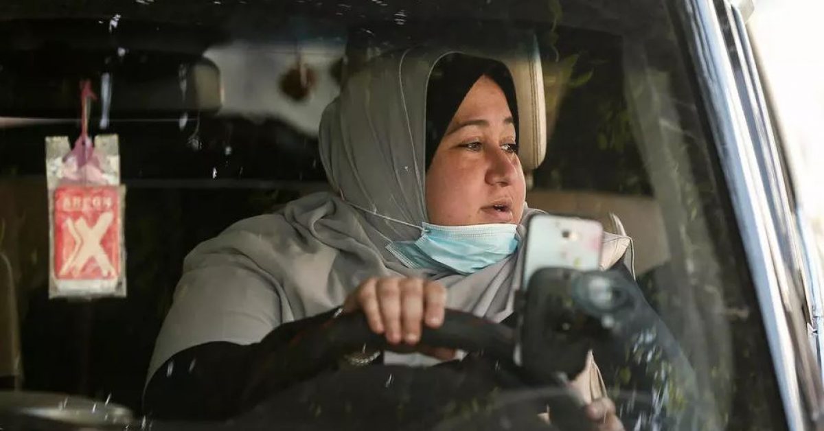 KTA News - Palestinian mother of 5 becomes Gaza's first woman taxi driver
