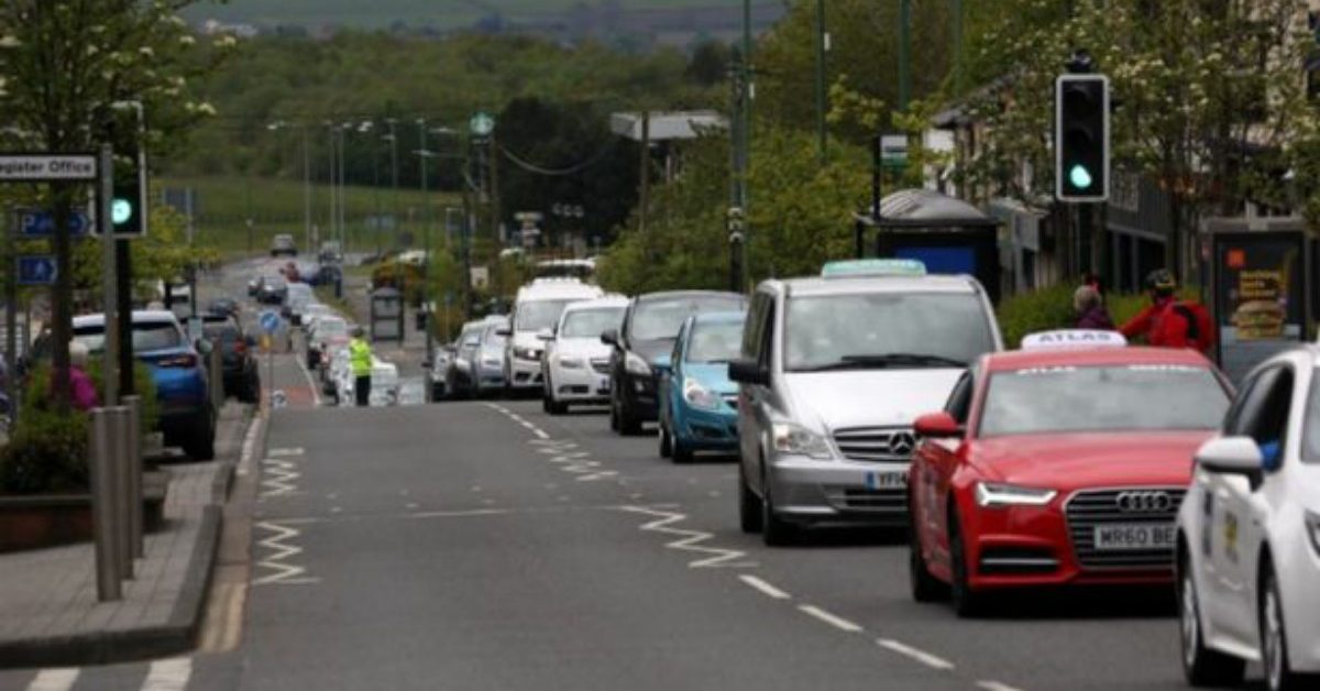 Convoy of taxi drivers pay tribute to 'the singing taxi driver' and much-loved father of 16